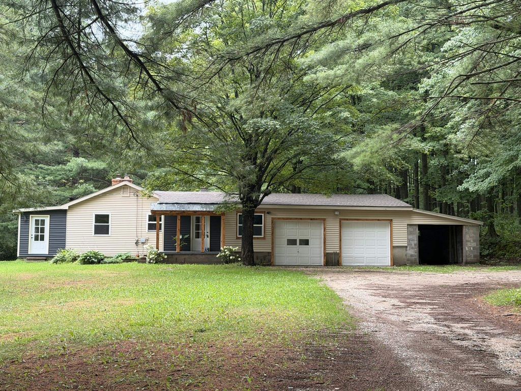 8299 W Walker, Caldwell township
