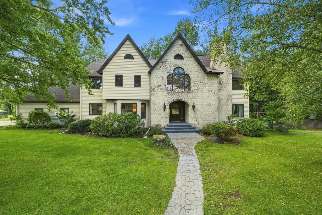 8550 S 35, Cherry Grove township