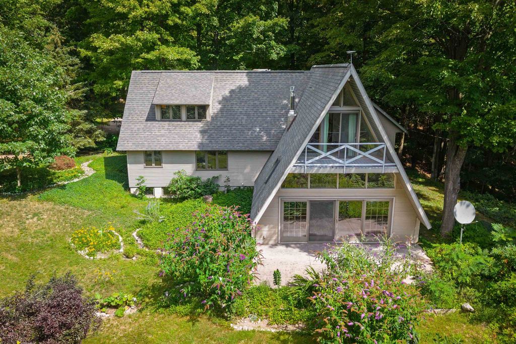 3618 S Maple Valley, Bingham township