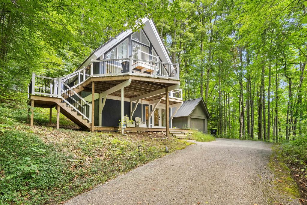 6631 Wasservalden Strasse, Custer township