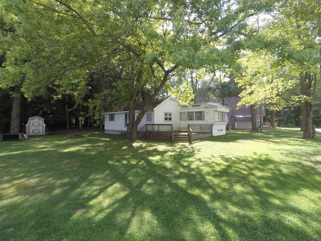 104 Bass Ct, Selma township