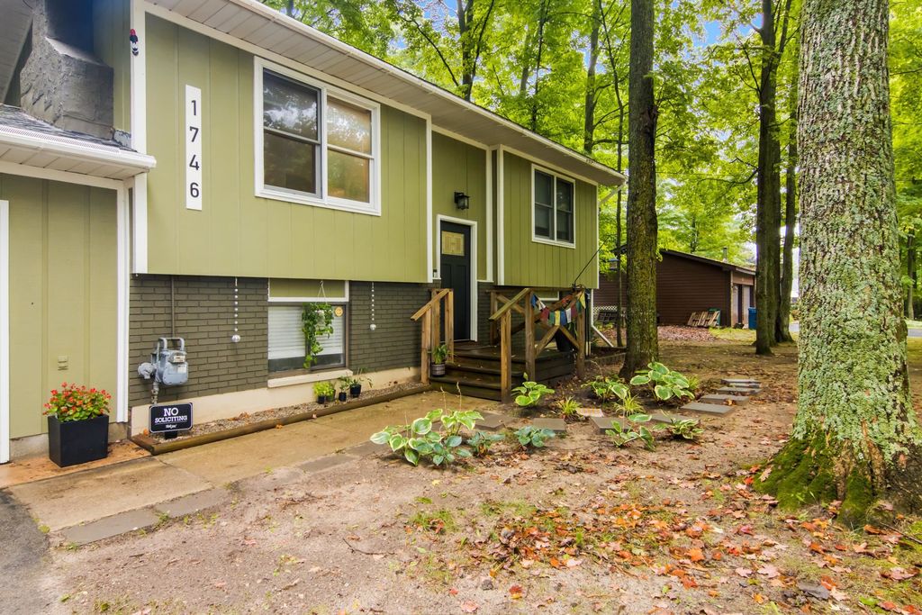 1746 Rasho Rd, East Bay township