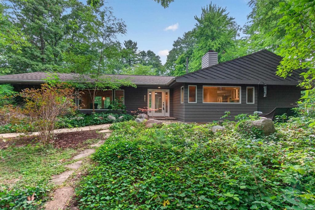 1819 Timber Lane Dr, Peninsula township