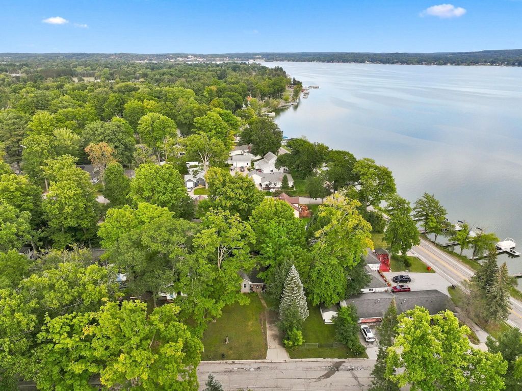 116 Huron, Cadillac city