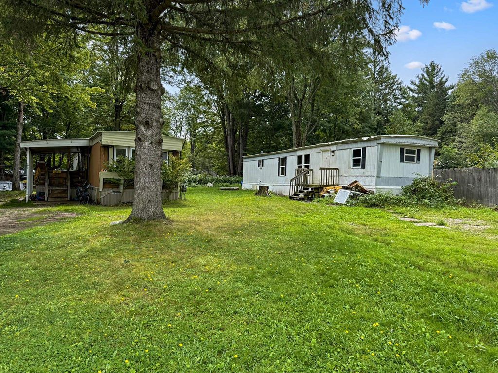 197 Arbutus, Selma township