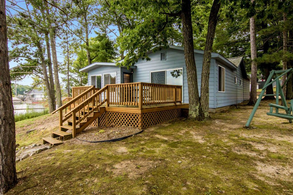 7277 Ne Trillium Trl, Blue Lake township