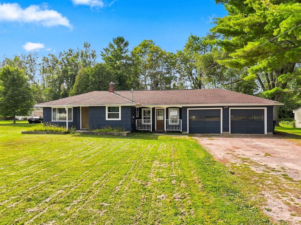 3221 N Four Mile, Traverse City