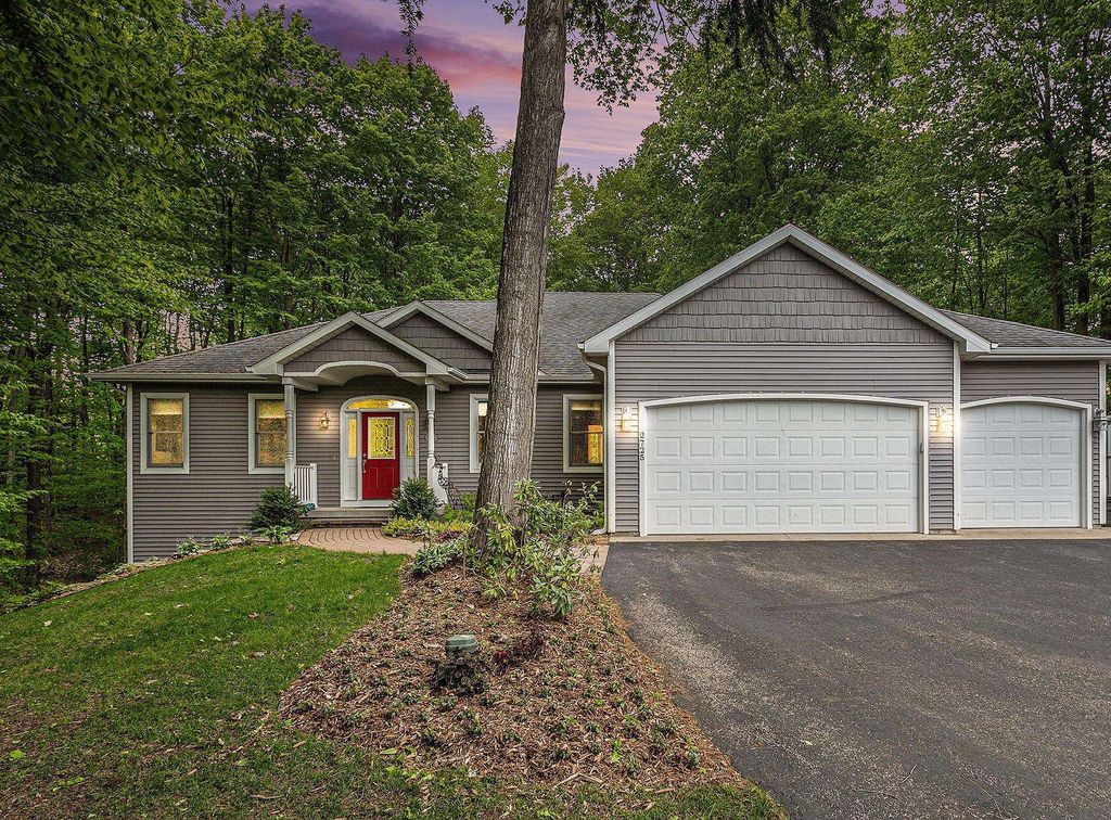 2725 Blue Meadow Dr, Traverse City