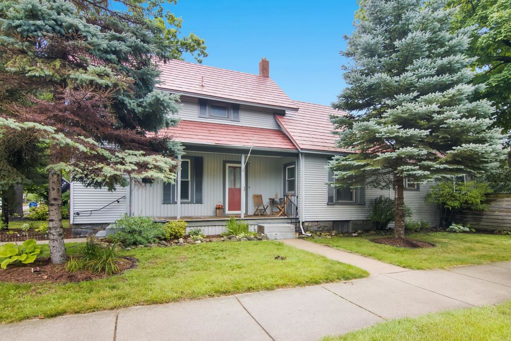 202 E Ninth, Traverse City