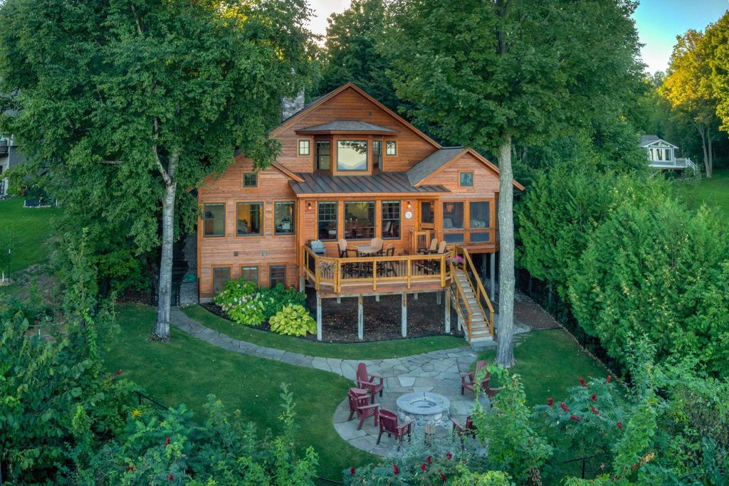 1221 S Bay View Trl, Suttons Bay