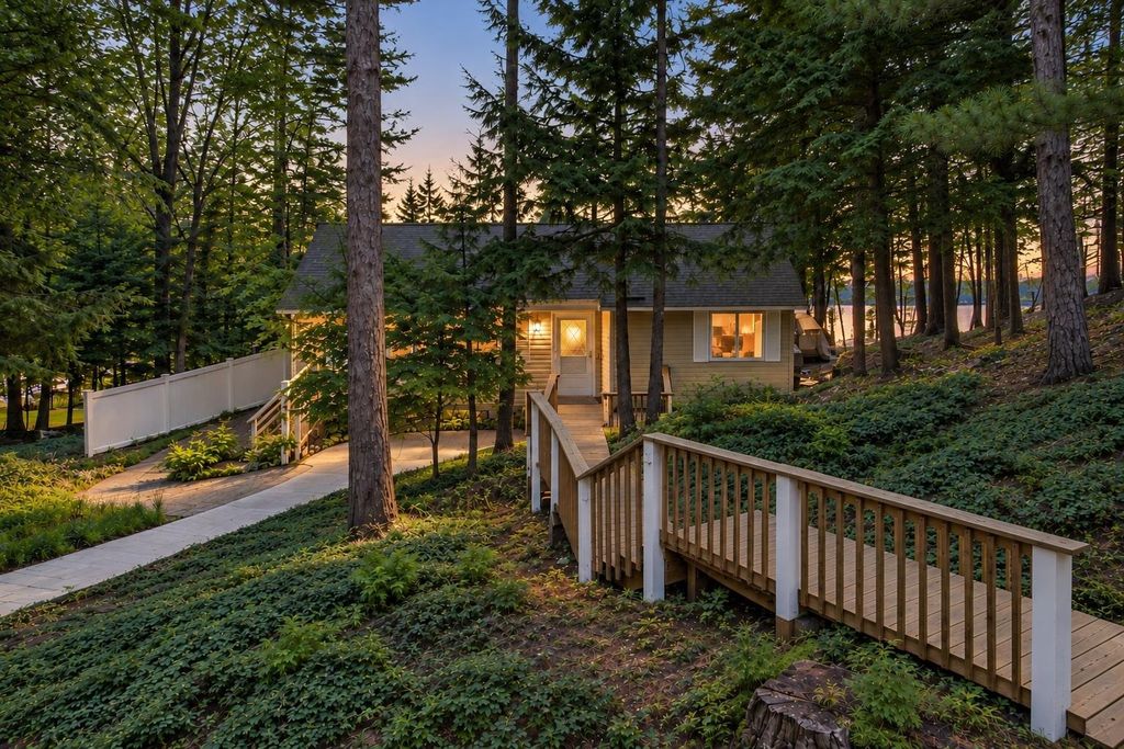 687 Arbutus, Traverse City