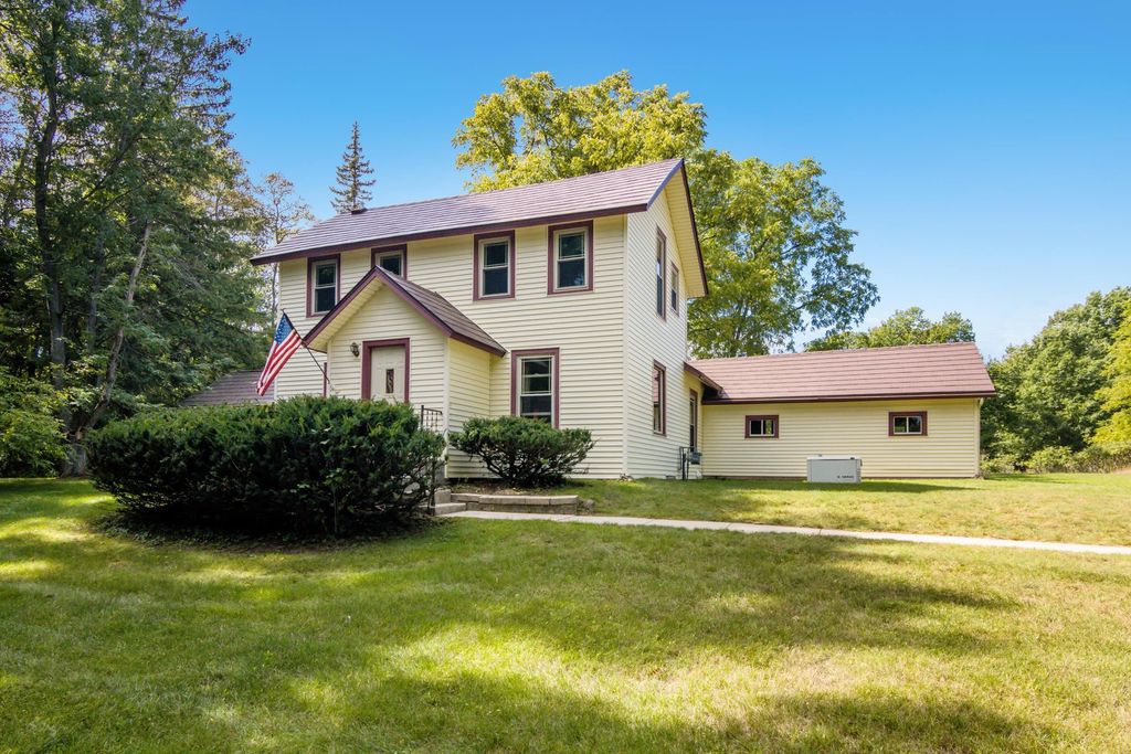 18529 Mission, Traverse City