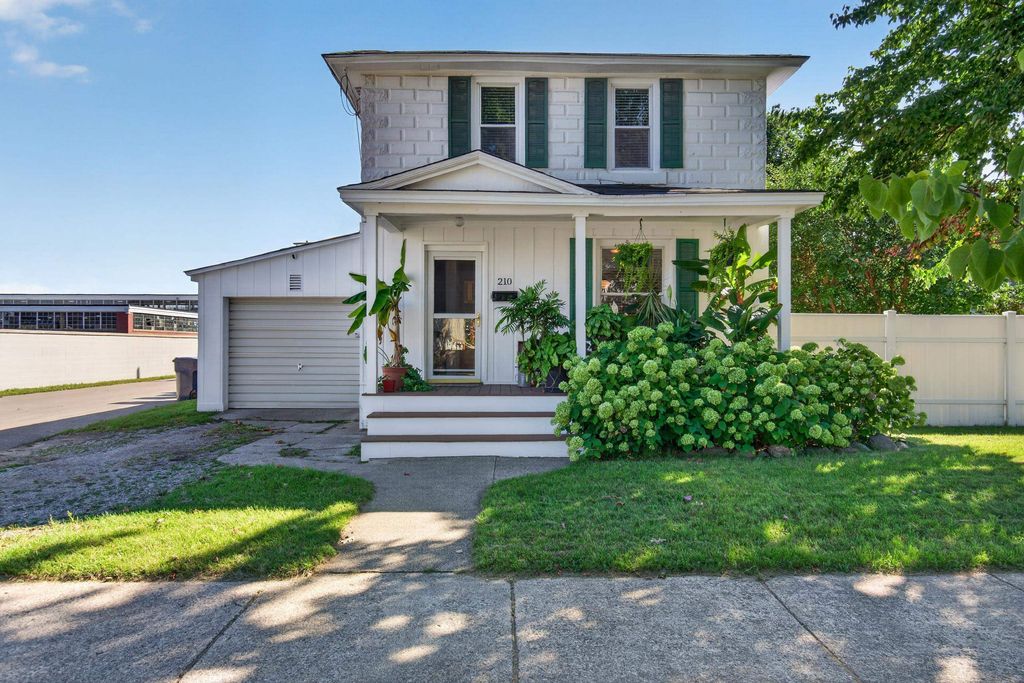 210 E Twelfth, Traverse City