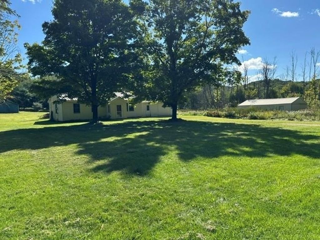 2032 Devlin, Central Lake