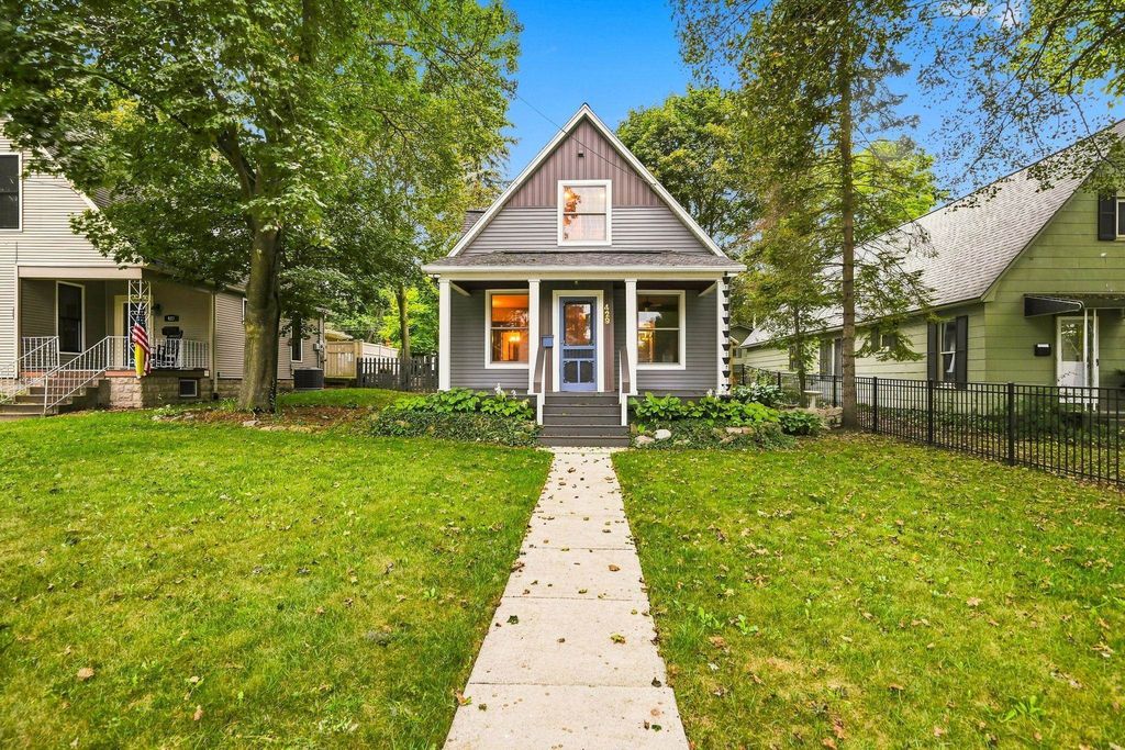 429 Monroe, Traverse City