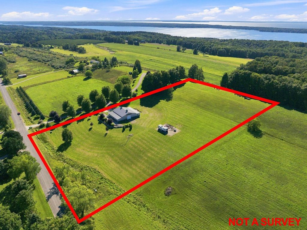 4135 Shadynook, Central Lake