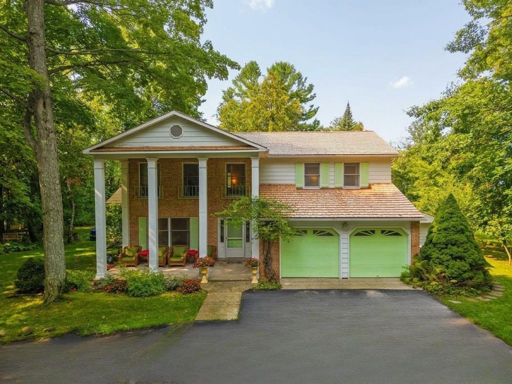 5658 Se Torch Lake, Bellaire