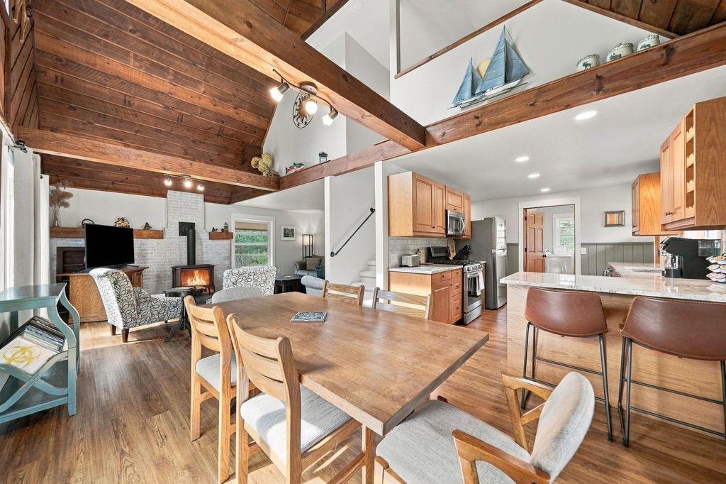 13879 Phelps, Charlevoix