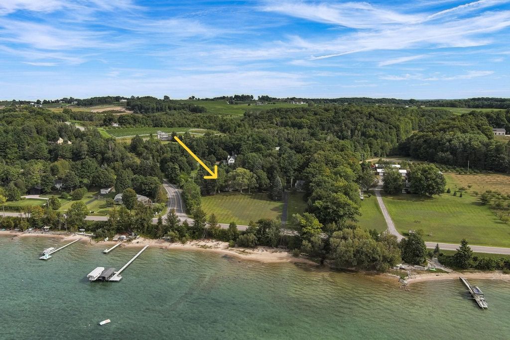 1996 Island View, Traverse City
