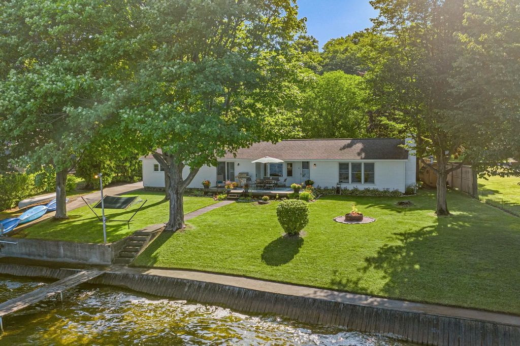 7838 S Lakeview, Traverse City