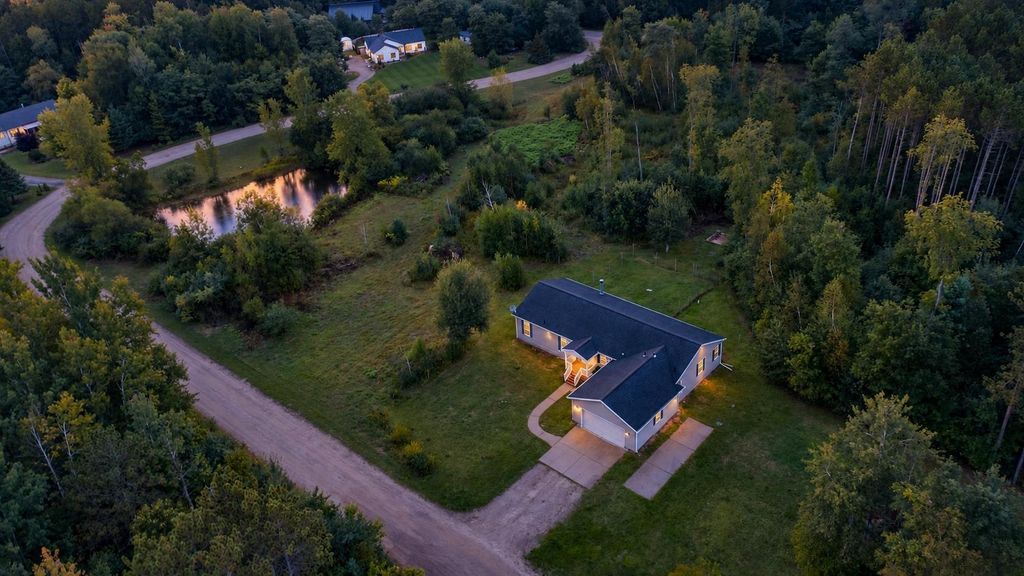 916 N Pine Ridge, Ludington
