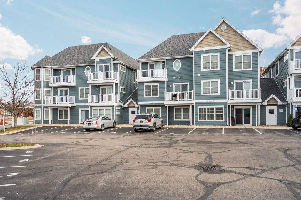 100 Hope, Traverse City