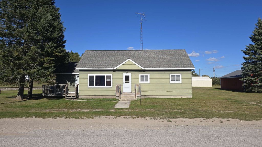 31378 W Main St, Trout Lake