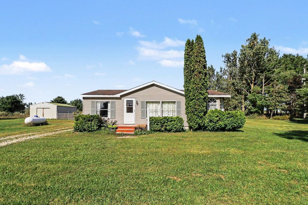 5902 W County Line Rd, Buckley