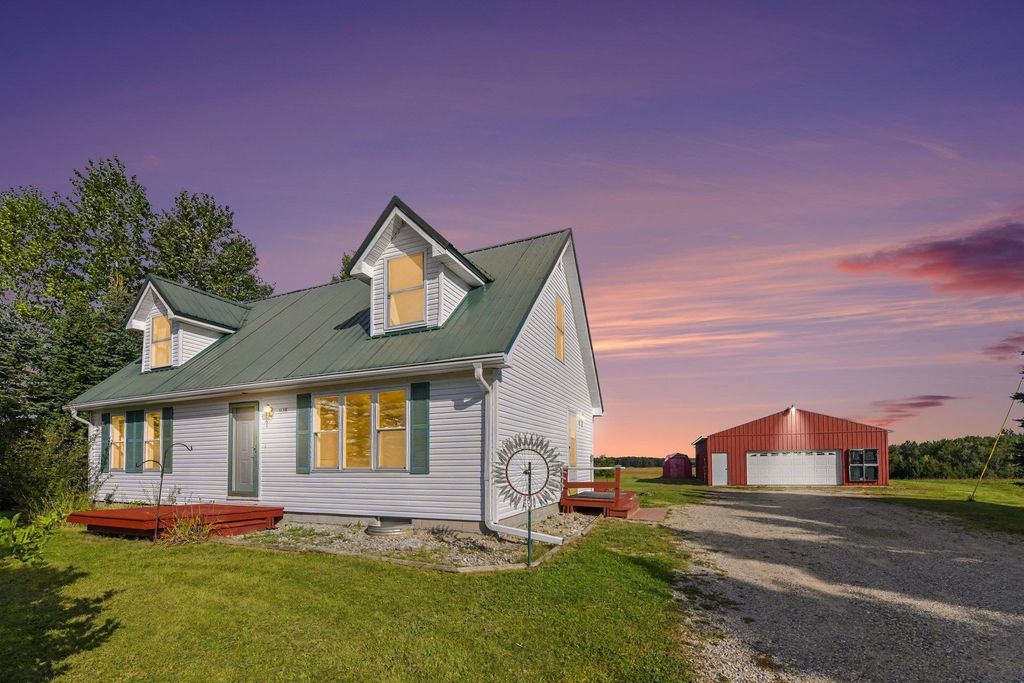 1688 W Center, Kingsley