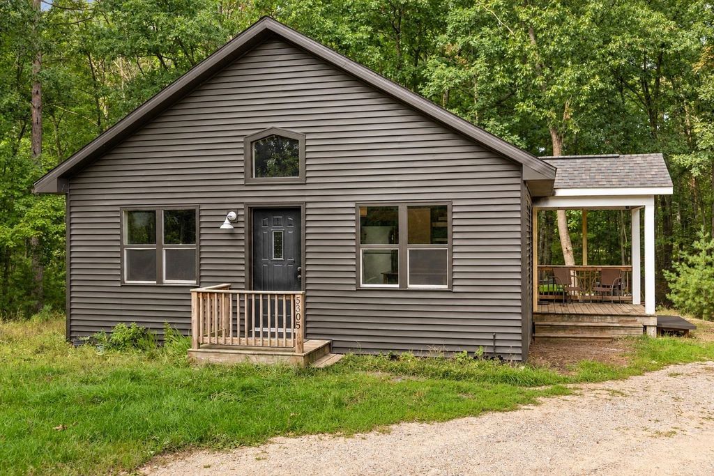 5305 Trager Rd, Traverse City