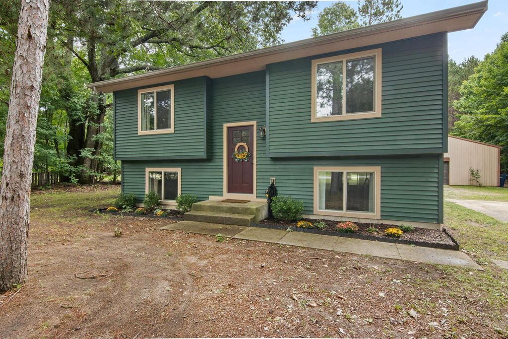 4948 Red Oaks Dr, Traverse City