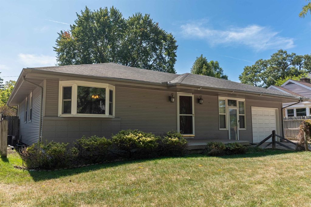2016 Center Ave, Bay City