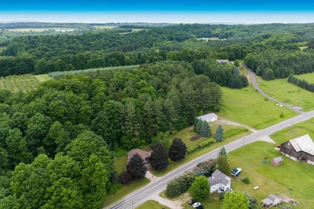 1551 N Macksey Rd, Suttons Bay