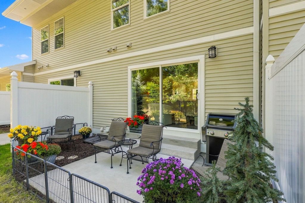 1554 Simsbury, Traverse City