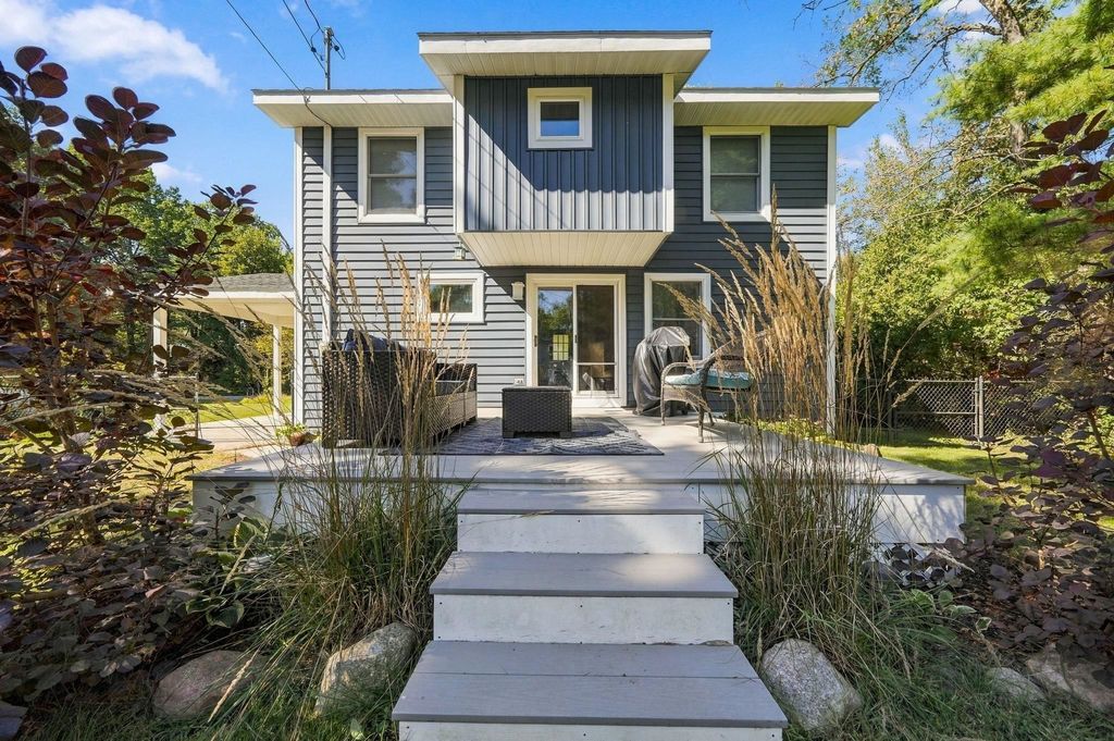 707 Pine St, Elk Rapids