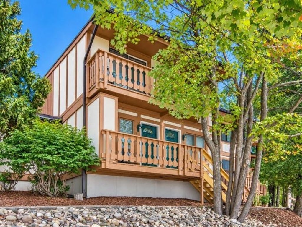 6519 Schuss Mountain, Mancelona