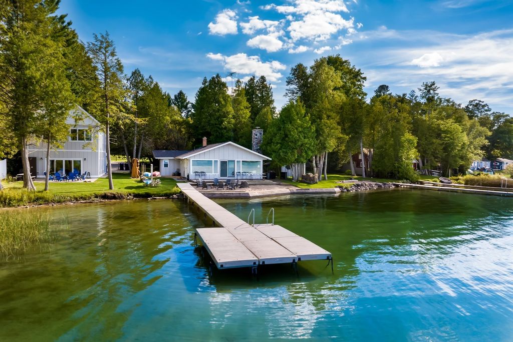 540 E Harbor, Maple City