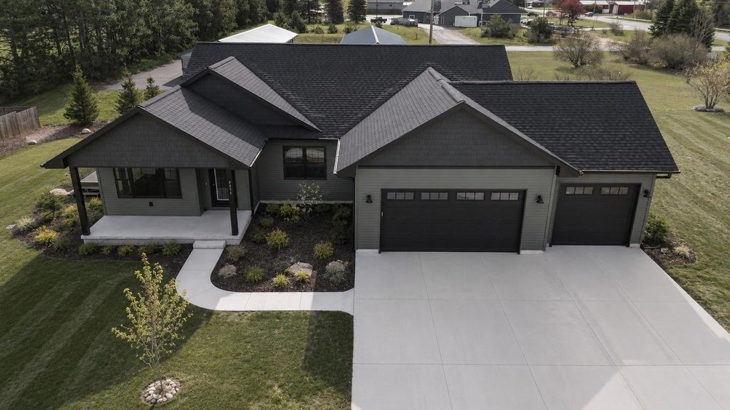 4054 Center Farm, Traverse City
