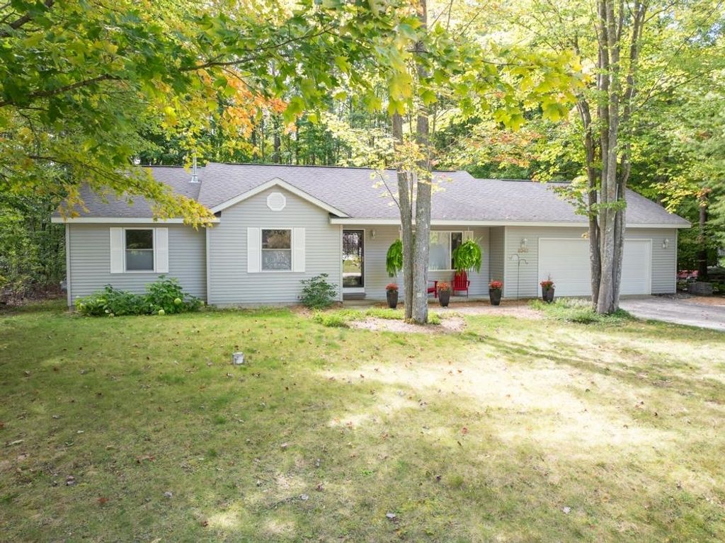 8340 Easy St, Lake Ann