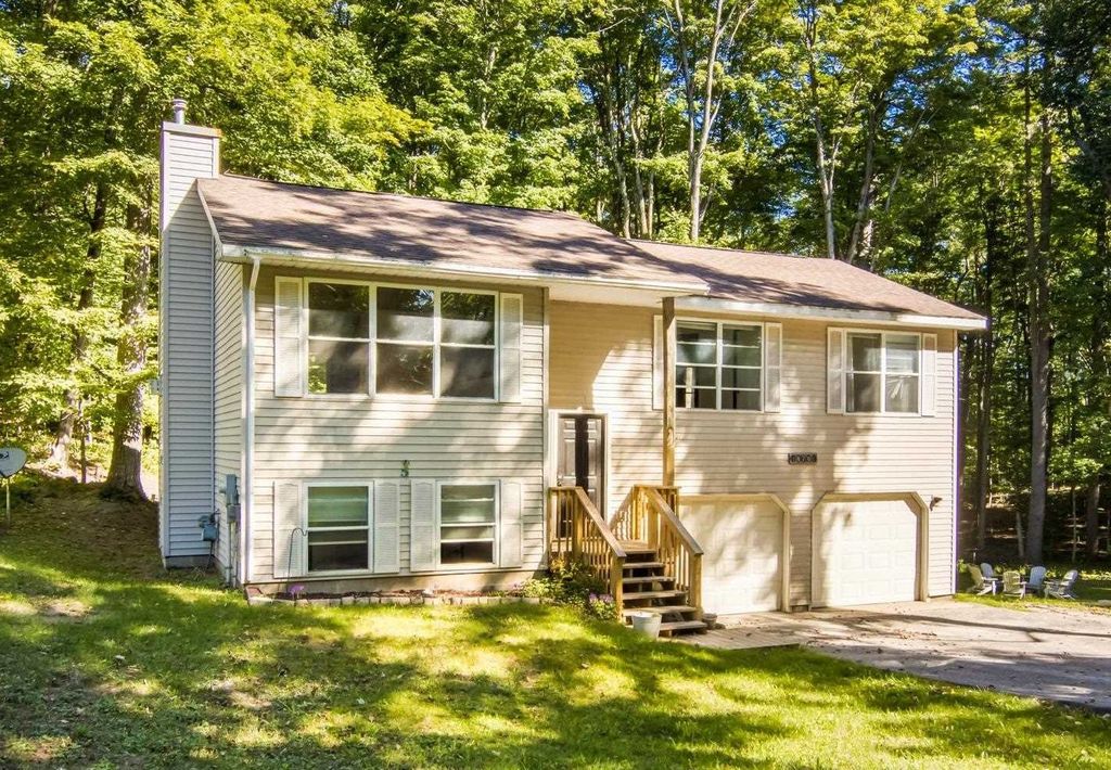 18781 Lakewood, Lake Ann