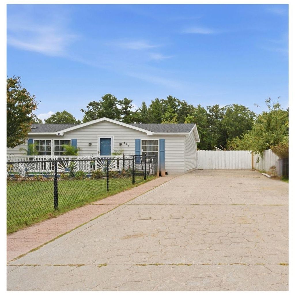 874 Crestwood, Traverse City