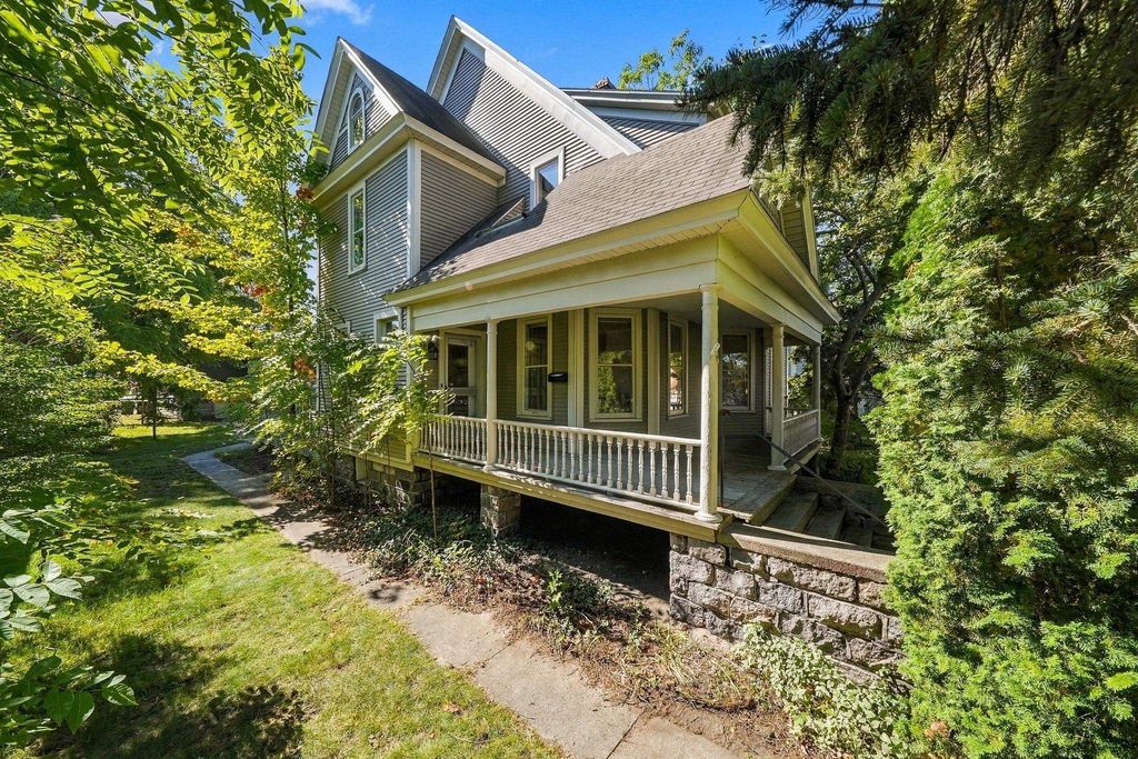 146 E Eleventh St, Traverse City
