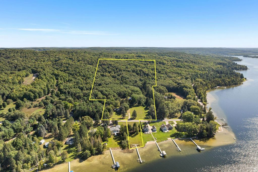 418 N Intermediate Lake, Central Lake