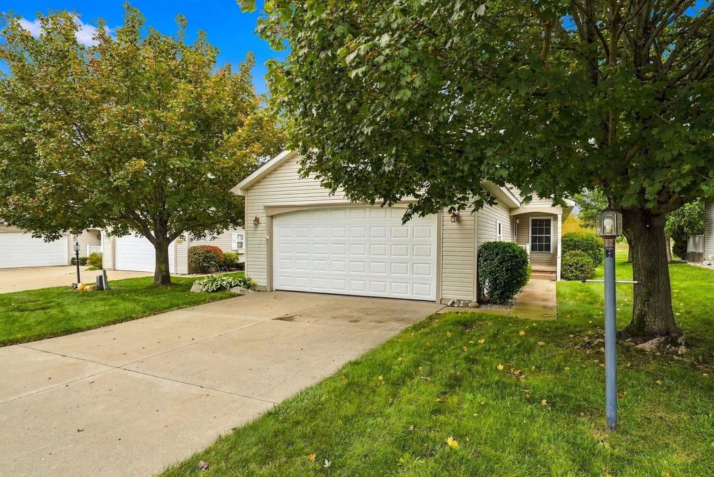 2095 Seaview Dr, Traverse City