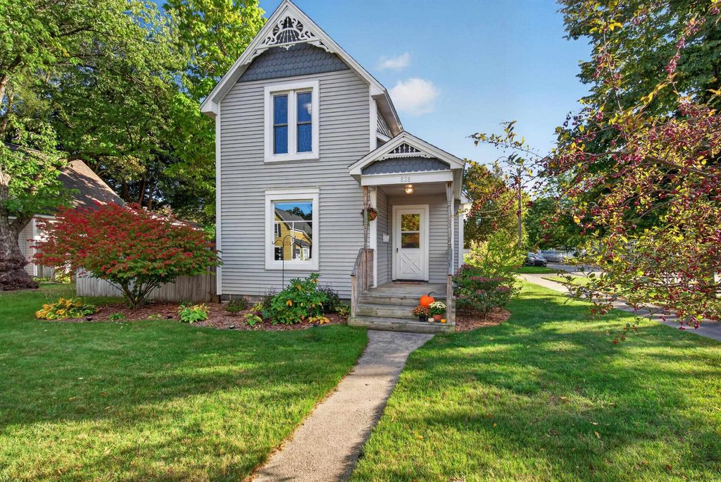 828 E Eighth, Traverse City