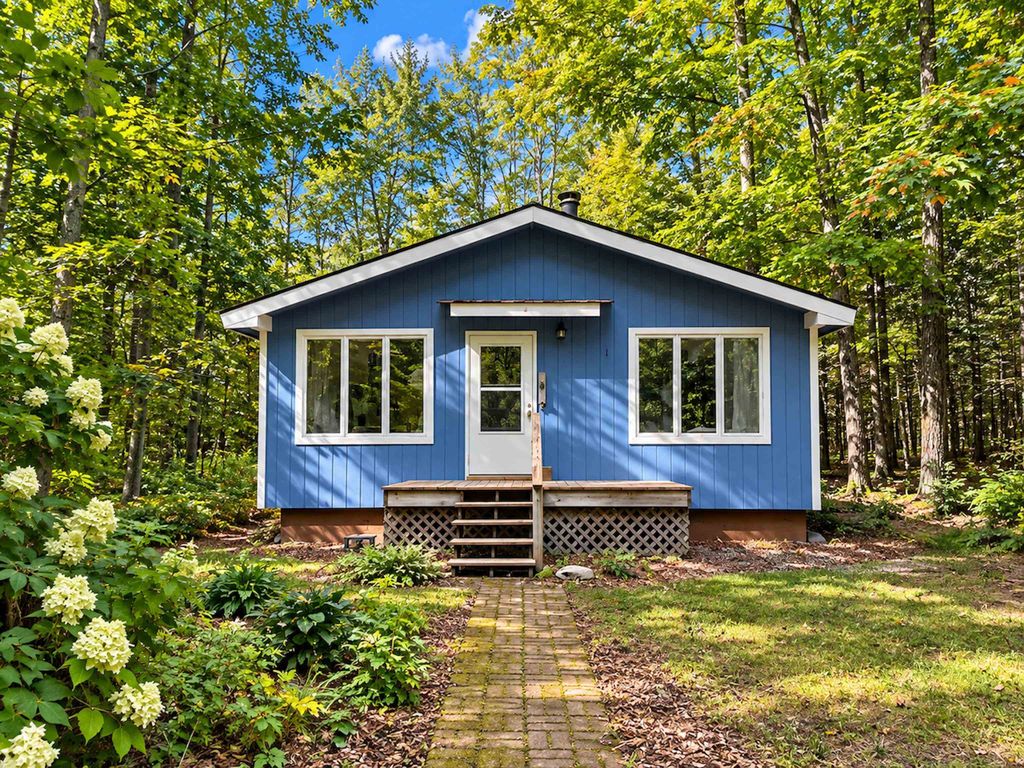 38493 Indian Woods, Beaver Island
