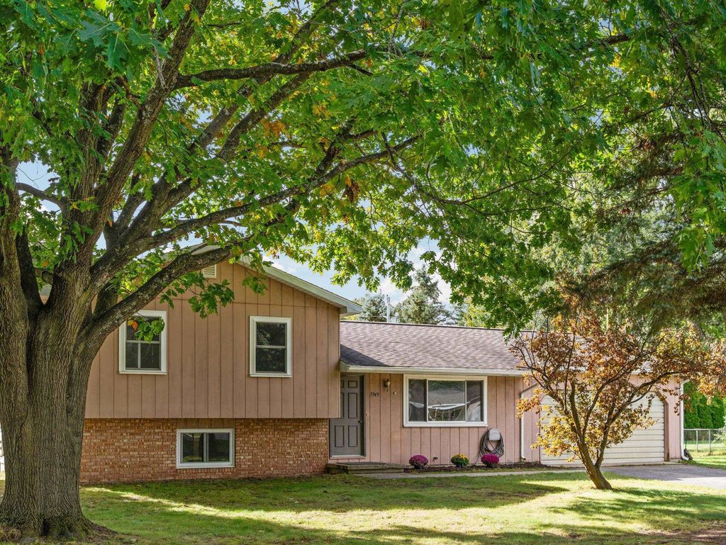 5949 Donna Ct, Traverse City