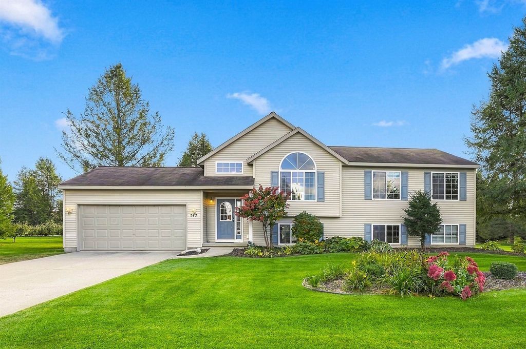 577 Strohm Rd, Traverse City