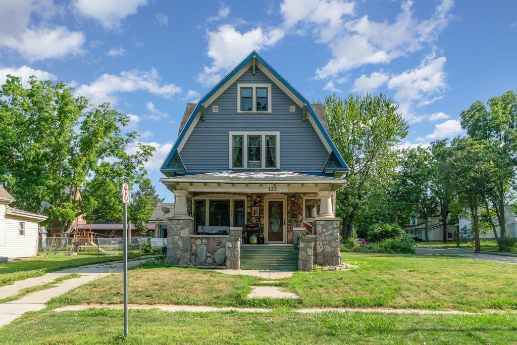 123 W End, Alma city