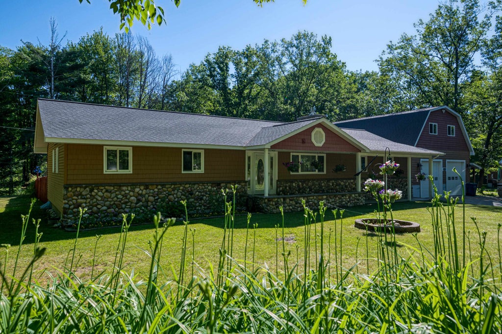 7203 Co Road 612, Excelsior township